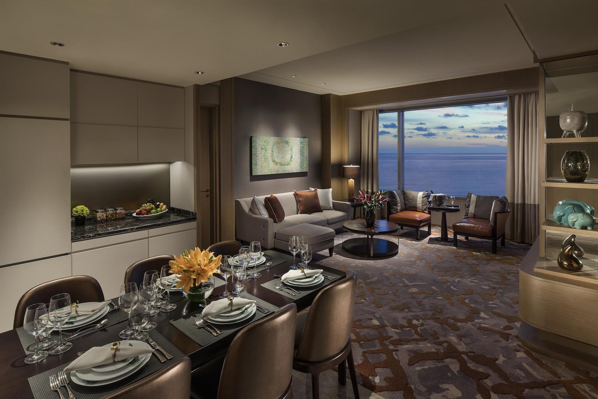 Shangri-La โคลอมโบ ภายนอก รูปภาพ A suite at The Ritz-Carlton, Osaka