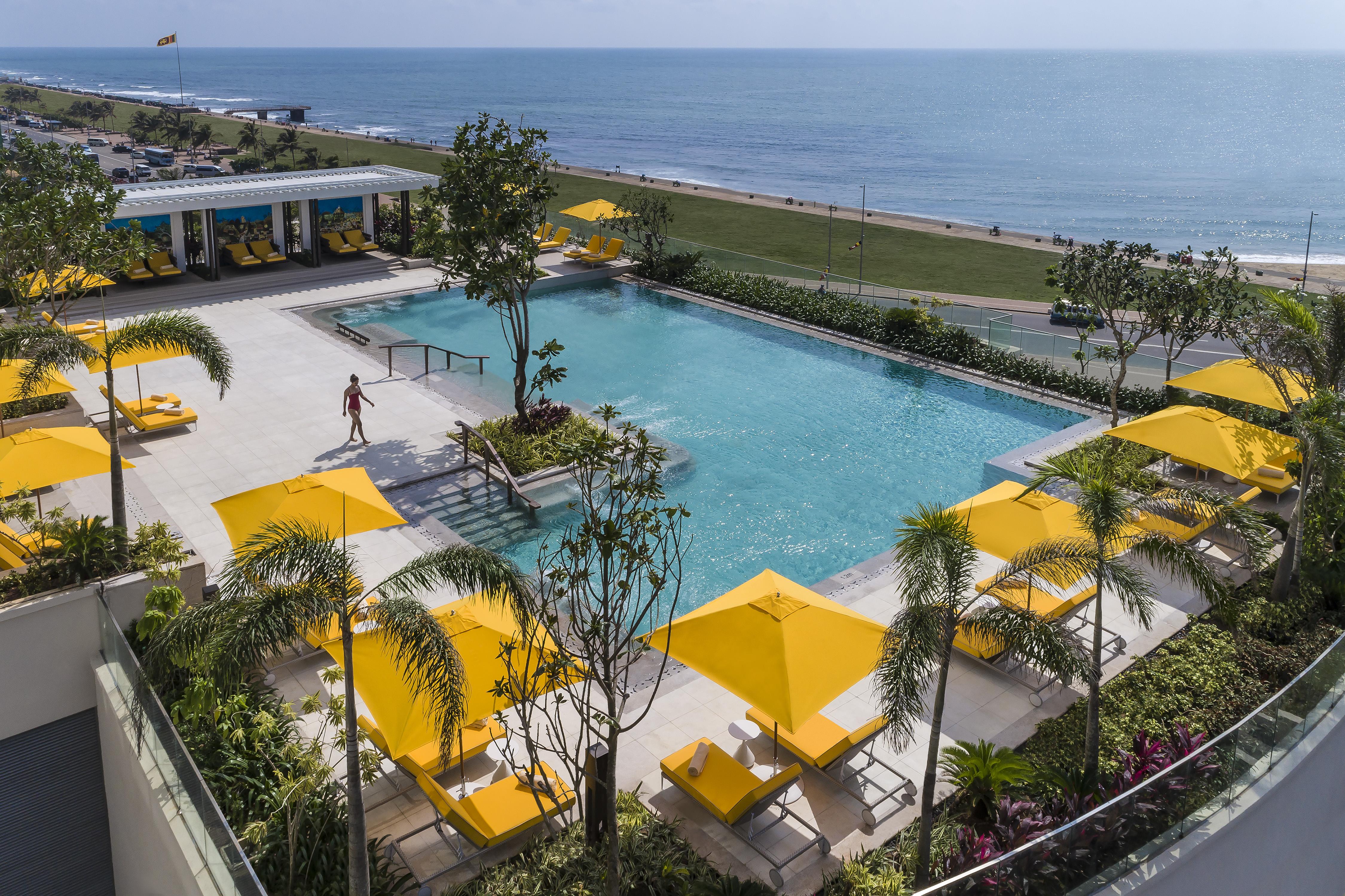 Shangri-La โคลอมโบ ภายนอก รูปภาพ The pool at the hotel