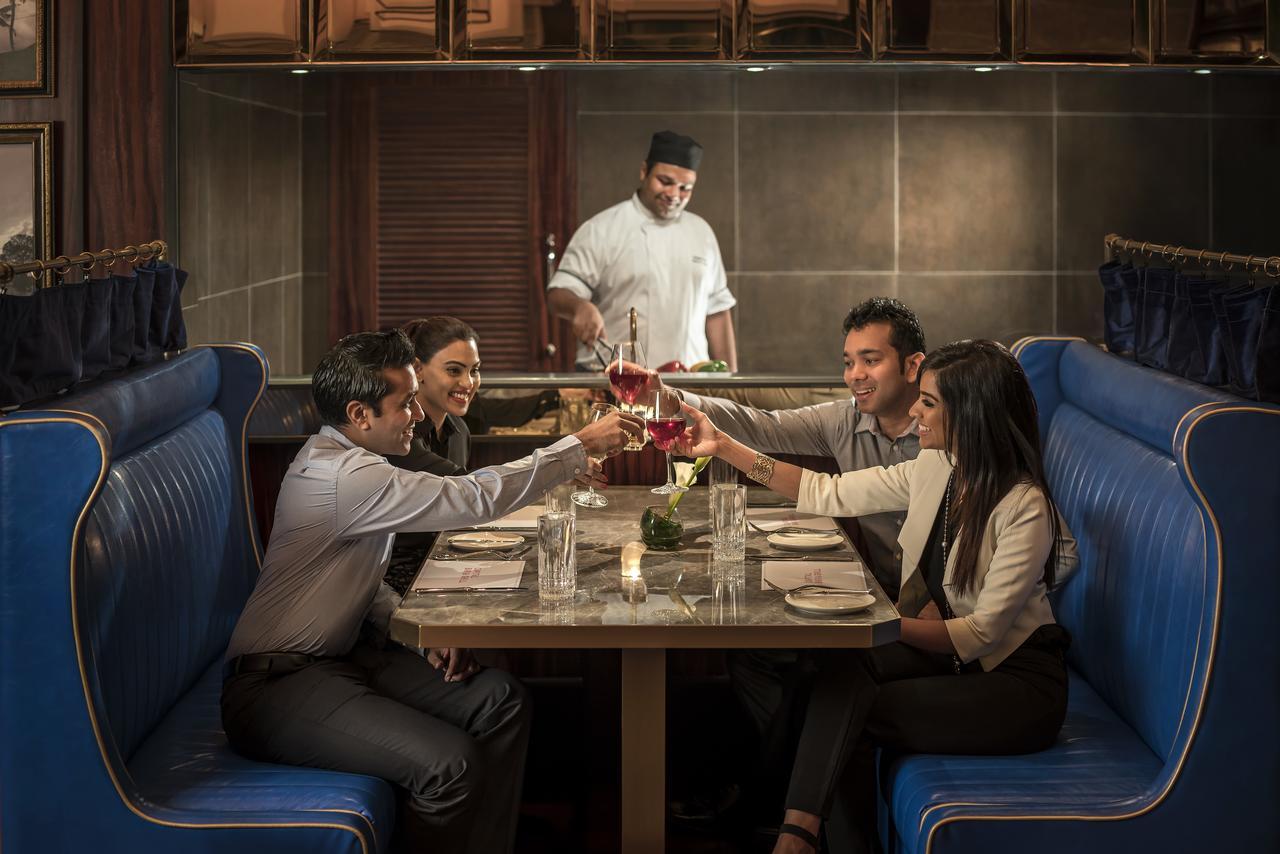 Shangri-La โคลอมโบ ภายนอก รูปภาพ A restaurant in Mumbai, India