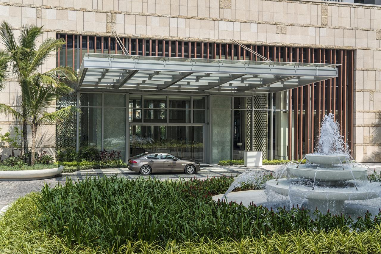 Shangri-La โคลอมโบ ภายนอก รูปภาพ The entrance of the Ritz-Carlton, Marina Beach, Chennai