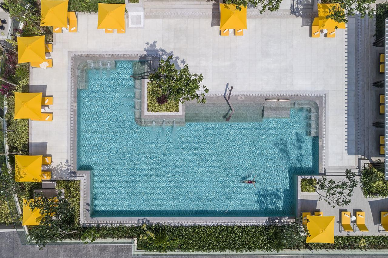 Shangri-La โคลอมโบ ภายนอก รูปภาพ Aerial view of the pool at the hotel
